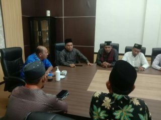 Plt Bupati Langkat, Syah Afandin ketika menerima kunjungan pengurus Rampung di Kantor Bupati Langkat, Kamis (12/5/2022)