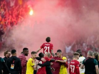 Tsimikas diarak usai jebol gawang Chelsea