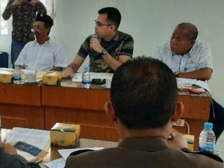Ketua Komisi III DPRD Medan, Afif Abdillah ketika memberikan masukan kepada jajaran direksi dan manajemen PUD Pasar Kota Medan
