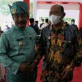 Plt Bupati Langkat, Syah Afandin bersalaman dengan Walikota Binjai, Amir Hamzah