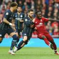 Para pemain Man City dan Liverpool saling berebut bola dalam sebuah pertandingan beberapa waktu lalu. Juara Liga Inggris musim ini akan ditentukan berdasarkan hasil akhir pertandingan