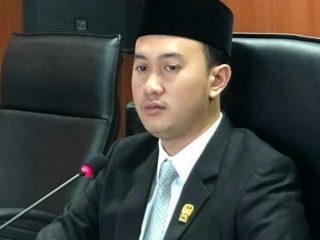 Dewan Minta Pemko Tindak Pengusaha Cafe Aspal Trotoar Tanpa Izin