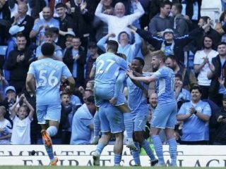 Pemain Manchester City Rayakan Kemenangan 3-2 Atas Aston Villa