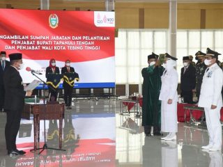 Gubernur Sumatera Utara (Sumut) Edy Rahmayadi melantik Penjabat (Pj) Bupati Tapanuli Tengah Yetti Sembiring dan Pj Walikota Tebingtinggi Muhammad Dimyathi di Aula Tengku Rizal Nurdin Jalan Jenderal Sudirman Nomor 41 Medan. Selasa (24/5). (DISKOMINFO PROVSU).