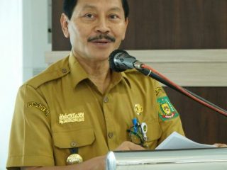 Sekdakab Langkat, Indra Salahudin saat membuka kegiatan supervisi saber pungli di Ruang Pola, Kantor Bupati Langkat, Selasa (24/3/2022)