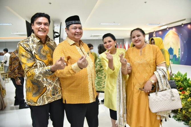 Tradisi Halal Bihalal yang dilakukan Ketua Umum Partai Golkar, Airlangga Hartarto, merupakan momentum bagi seluruh pengurus, kader dari tingkat pusat, provinsi hingga kabupaten/kota, untuk membangun kebersamaan untuk memenangkan pemili 2024.