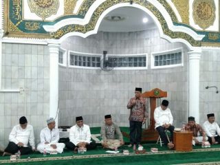 Civitas akademik Universitas Islam Negeri Sumatera Utara (UIN Sumut) menggelar tahlilan tepat pada malam ketiga wafatnya Prof Dr Syafii Maarif, mantan Ketua Umum PP Muhammadiyah, Minggu (29/5/2022) malam.