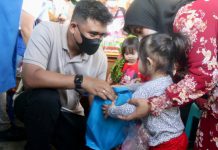 Walikota Medan, Bobby Nasution berinteraksi dengan salah satu balita penderita stunting di Kota Medan beberapa waktu lalu. Pemko Medan telah menganggarkan Rp14 miliar lebih untuk penanganan 550 balita penderita stunting di 20 kecamatan