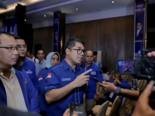 Ketua DPD Partai Demokrat Sumut, M Lokot Nasution berbicara pada wartawan belum lama ini.