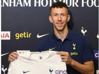 Ivan Perisic saat diperkenalkan Tottenham