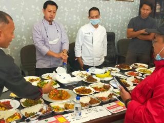 Jemaah haji Indonesia mulai berdatangan ke Makkah Al-Mukarramah. Tercatat sampai hari ada 5.918 jemaah yang sudah ada di Makkah. Mereka ditempatkan pada sejumlah hotel setaraf bintang tiga, dan mendapat layanan katering tiga kali makan setiap hari.