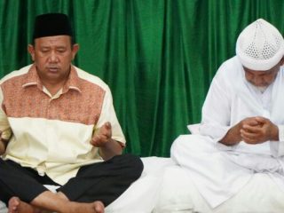 Plt Bupati Langkat, Syah Afandin saat menghadiri peresmian Rumah Suluk Arif Riyukuri