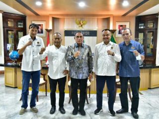 Gubernur Sumut (Gubsu) Edy Rahmayadi saat menerima audiensi Ketua Umum PWI Pusat Atal S Depari, Sekjen Mirza Zulhadi didampingi Ketua PWI Sumut H Farianda Putra Sinik SE, Sekretaris SR Hamonangan Panggabean, dan Wakil Ketua Bidang Media Siber & Multimedia Austin Tumengkol di Lantai 10 Kantor Gubernur, Rabu (8/6/2022).