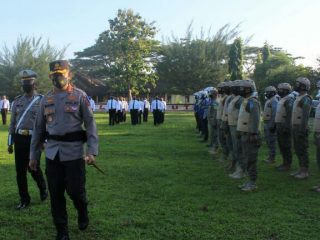 Kapolrestabes Medan, Kombes Pol Valentino mengecek kesiapan pasukan saat apel personel Operasi Toba 2022, Senin (13/6/2022)