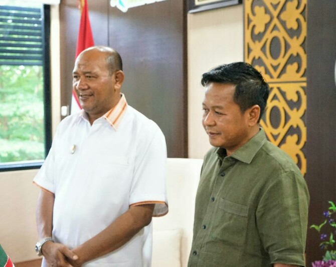 Plt Bupati Langkat, Syah Afandin bersama Rektor USU, Muriyanto Amin