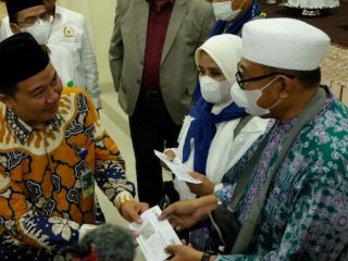 Direktorat Jenderal Penyelenggaraan Haji dan Umrah (PHU) Kementerian Agama mengimbau kepada jemaah haji untuk tidak membawa atribut identitas seperti poster, spanduk, bendera saat berada di Tanah Suci khususnya ketika di Masjidil Haram.