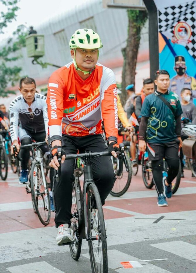 Walikota Medan, Bobby Nasution mengikuti fun bike,Minggu (19/6/2022)