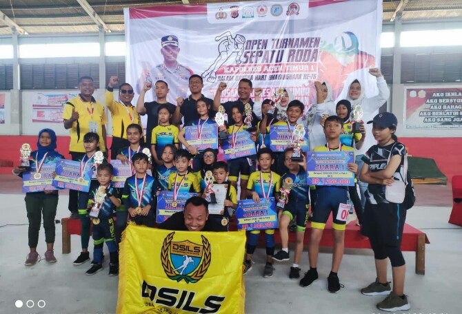 Atlet Sepatu Roda Deli Serdang Inline Skate (DSILS) meraih 16 medali pada Kejuaraan Terbuka Sepatu Roda memperebutkan Piala Kapolres Aceh Timur, Minggu (26/06/2022).