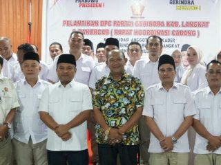 Plt Bupati Langkat, Syah Afandin foto bersama dengan Pengurus DPC Partai Gerindra Langkat