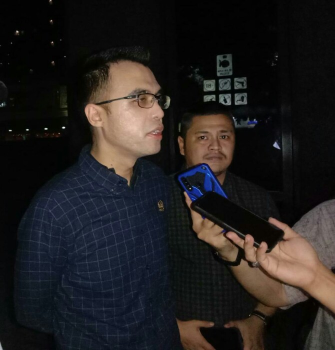 Ketua Komisi III DPRD Medan, Afif Abdillah saat memberikan keterangan kepada wartawan usai sidak Holywings di Jalan Merak Jingga, Rabu (29/6/2022)