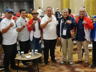 Ketum KORMI Nasional Hayono Isman (tiga dari kanan) bersama Ketum KORMI Sumut Baharuddin Siagian (empat dari kanan) berfoto bersama usai pembukaan Fornas VI Palembang.