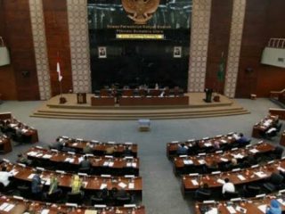 Fraksi Golkar DPRD Sumatera Utara menolak pelaksanaan proyek multiyears (2022-2024) infrastruktur jalan dan jembatan senilai Rp2,7 triliun yang sedang dijalankan Pemprov Sumut.