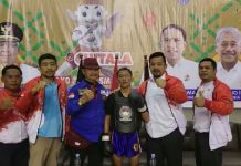 Gabriel Simanjuntak (tiga dari kanan) berfoto bersama official kontingen Sumut usai menyabet medali emas Inorga ASTA di Fornas VI, Palembang, Kamis (7/7/2022)