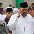 Plt Bupati Langkat, Syah Afandin saat melaksanakan Shalat Idul Adha di Masjid Kecamatan Brandan, Minggu (10/2027)
