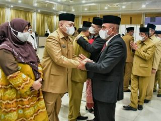 Gubernur Sumatera Utara (Sumut) Edy Rahmayadi melantik 11 pejabat eselon II atau Kepala Organisasi Pemerintah Daerah (OPD) di lingkungan Pemerintah Provinsi (Pemprov) Sumut di Aula Tengku Rizal Nurdin, Jalan Sudirman, Medan, Senin (11/7).