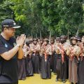 Walikota Medan, Bobby Nasution saat melepas peserta Jamdasu 2022 di Taman Cadika Medan, Kamis (14/7/2022)