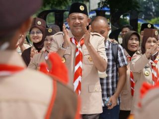 Syah Afandin saat melepas 42 peserta Jamdasu di Halaman Kantor Bupati Langkat, Kamis (14/7/2022)