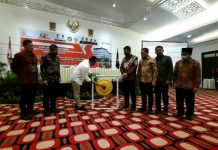 Wakil Walikota Medan, Aulia Rachman membuka Raker DPRD Medan, Minggu (17/7/2022)
