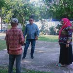 Anggota Komisi IV DPRD Medan, Edwin Sugesti saat meninjau taman kota di Jalan Sidodame