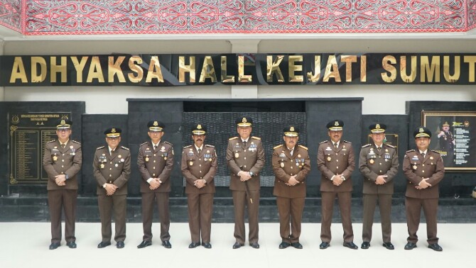 Kajatisu Idianto dan jajaran pejabat utama Kejati Sumut usai peringatan HBA ke 62 di Kantor Kejatisu, kemarin.