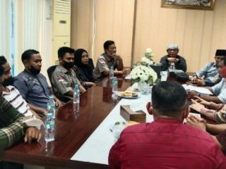 Para PKL Jalan Panglima Denai saat mengadu ke Anggota DPRD Medan dari Fraksi PKS, Senin (25/7/2022)