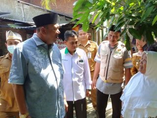 Sinergi Entaskan Kemiskinan, Pengurus Bazana dan Plt Bupati Bedah Rumah Warga