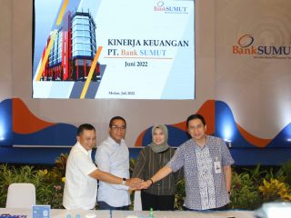 Direktur Keuangan dan Teknologi Informasi Bank Sumut Arieta Aryanti pada public expose kinerja keuangan Bank Sumut Semester I yang digelar Selasa (26/7/2022) di Ballroom Gedung Kantor Pusat Bank Sumut, Jl Imam Bonjol Medan.