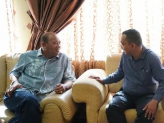 Plt Bupati Langkat, Syah Afandin saat menerima rombongan perwakilan FMIPA USU di Ruang Kerja Wakil Bupati Langkat, Selasa(26/7/2022)
