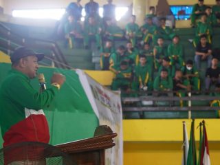 Plt Bupati Langkat, Syah Afandin saat menutup turnamen futsal cup I di GOR Stabat, Kamis (28/7/2022)