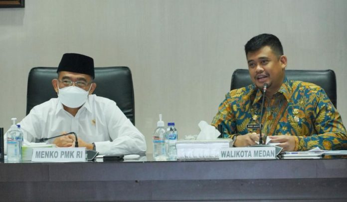 Walikota Medan, Bobby Afif Nasution bersama Menko PMK, Muhadjir Effendy