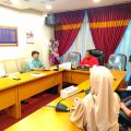 Ketua KSBN Sumut Soekirman (dua dari kiri) berbicara saat audiensi dengan Ketua DPRD Sumut Baskami Ginting (tengah baju merah), Jumat (29/7/2022).