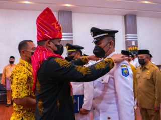 Walikota Medan, Bobby Nasution saat melantik lurah di Ruang Rapat III Kantor Walikota Medan, Jumat (29/7/2022)