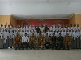 Plt Bupati Langkat, Syah Afandin melalui Asisten Administrasi Umum Setdakab Langkat, Musti Sitepu membuka pelatihan dan pembekalan calon anggota Paskibraka Kabupaten Langkat 2022 di Gedung PKK Kabupaten Langkat, (1/8/2022).