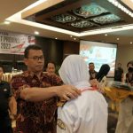 Kadispora Sumut Tuahta Ramajaya Saragih menyematkan tanda peserta Diklat Capaskibraka di Le Polonia Medan. Diklat Capaskibraka berlangsung hingga 23 Agustus 2022.