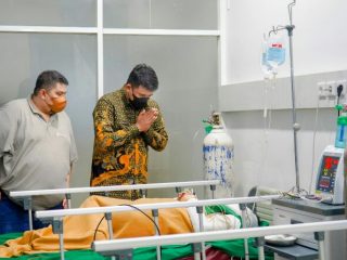 Walikota Medan, Bobby Nasution jenguk korban kebakaran