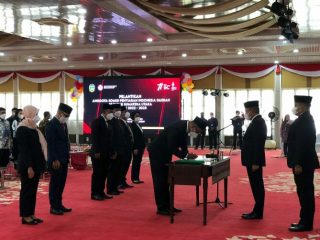Gubernur Sumatera Utara (Sumut) Edy Rahmayadi akhirnya melantik tujuh Komisioner Komisi Penyiaran Indonesia Daerah (KPID) Sumut periode 2022-2026, di Aula Tengku Rizal Nurdin, Jalan Jenderal Sudirman, Kamis (11/8/2022).