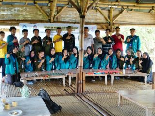 Dosen Fakultas Ilmu Keolahragaan Universitas Negeri Medan membentuk Pangkalan Olahraga Tradisional di Desa Pematang Johar, Deliserdang. Kegiatan ini merupakan bagian Program Kemitraan Masyarakat (PKM) Unimed.