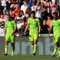 Para pemain MU tertunduk lesu usai dibantai Brentford 4 gol tanpa balas di Stadion Gtech Community Stadium