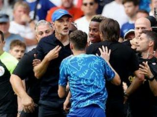 Tuchel dan Conte terlihat cekcok saat usai laga Chelsea dan Tottenham di Stamford Bridge,Minggu (14/8/2022)