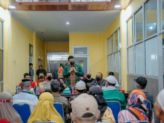Walikota Medan, Bobby Nasution saat menyapa warga Kecamatan Medan Belawan